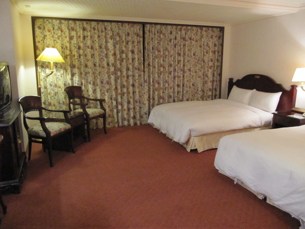 Sunrise Hotel Tainan Extérieur photo