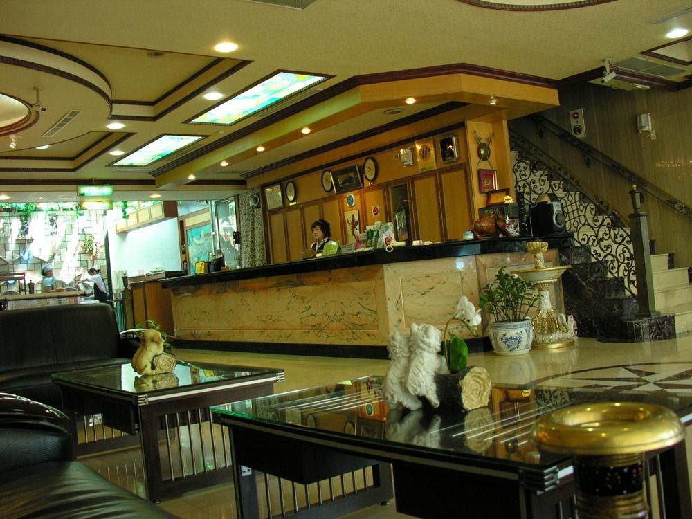 Sunrise Hotel Tainan Extérieur photo
