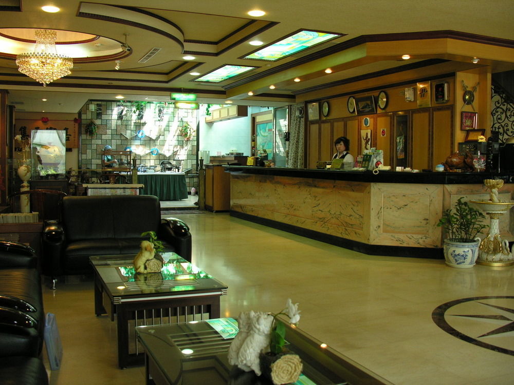 Sunrise Hotel Tainan Extérieur photo