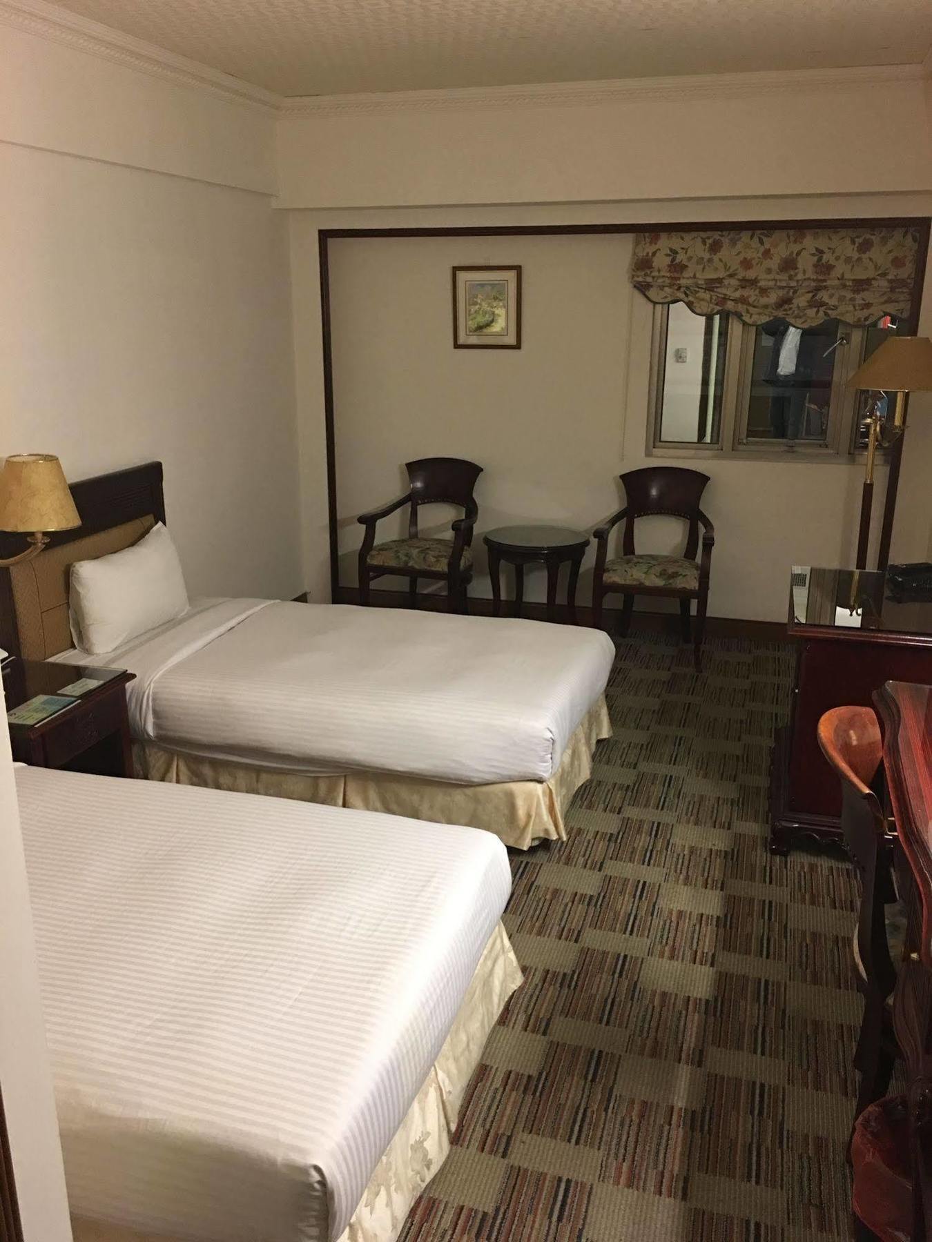Sunrise Hotel Tainan Extérieur photo