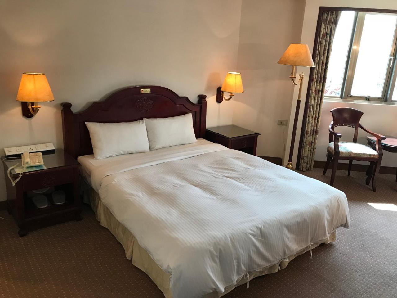 Sunrise Hotel Tainan Extérieur photo