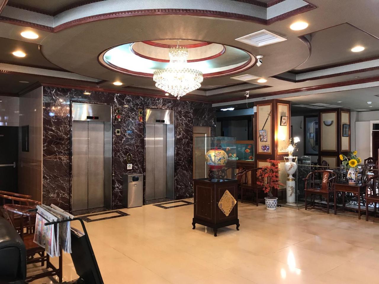 Sunrise Hotel Tainan Extérieur photo