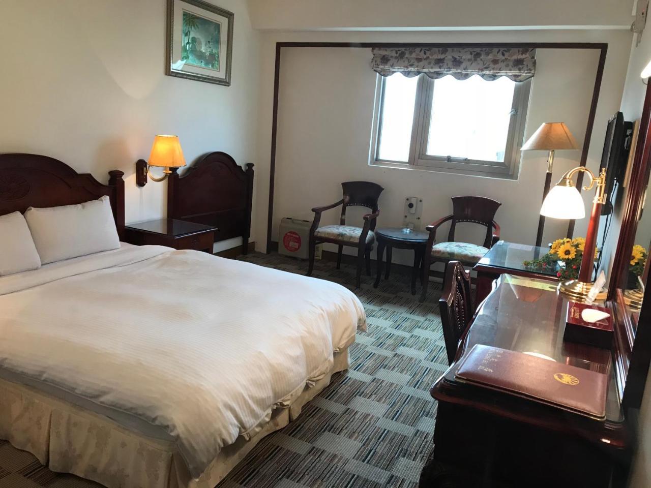 Sunrise Hotel Tainan Extérieur photo